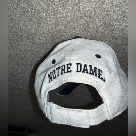 Notre Dame Adjustable hat - Picture 3 of 4